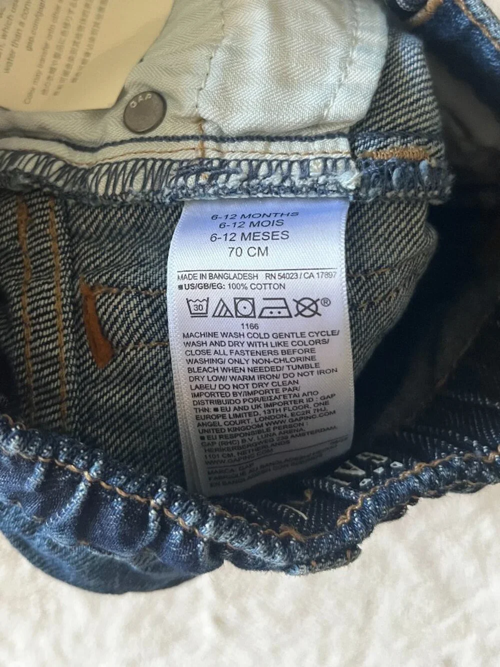 NEW WITH TAGS! Baby Gap Denim Jeans with Star Detail — Size 6–12 Months